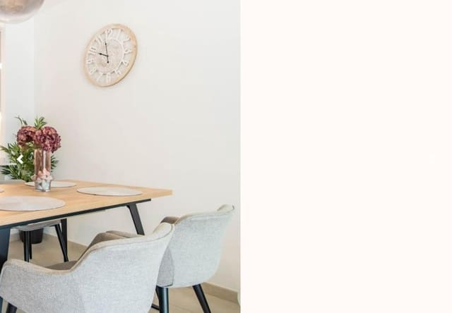 Apartamento de 2 habitaciones en Playa Flamenca, Orihuela en venta con piscina - 425.000 € (Ref: 9262809)