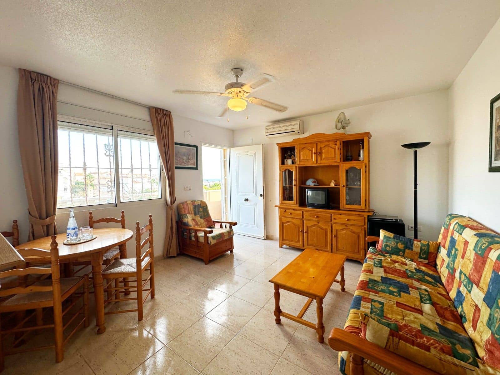 Bungalow de 2 habitaciones en Villamartin en venta con piscina - 139.950 € (Ref: 9272477)