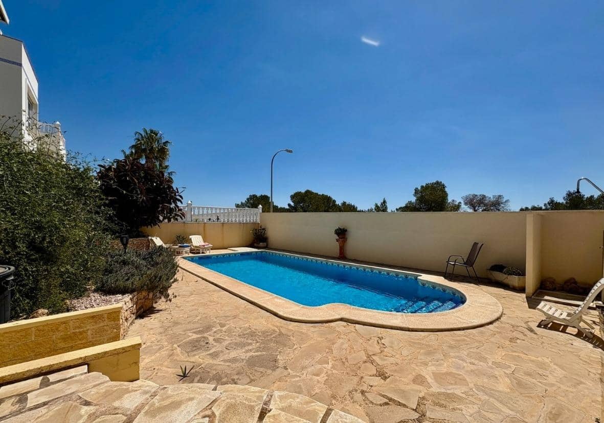 2 soverom Villa til salgs i Orihuela Costa med svømmebasseng garasje - € 435 000 (Ref: 9288229)