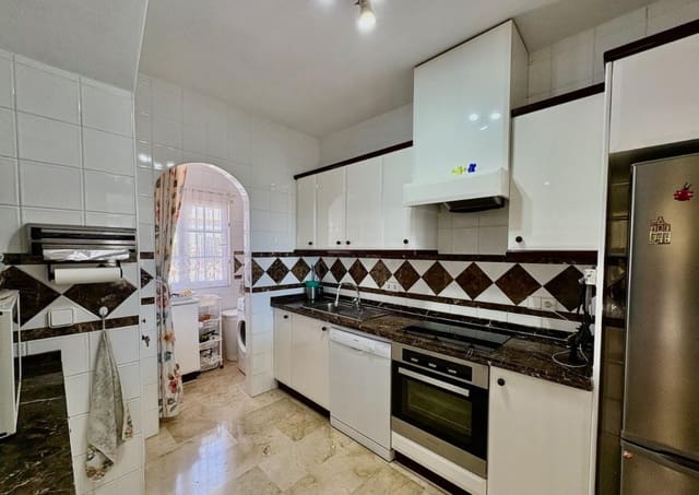 2 soverom Villa til salgs i Villamartin, Orihuela med svømmebasseng garasje - € 435 000 (Ref: 9288229)