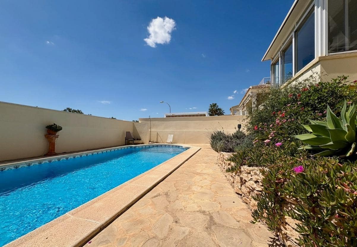 2 soverom Villa til salgs i Orihuela Costa med svømmebasseng garasje - € 435 000 (Ref: 9288229)