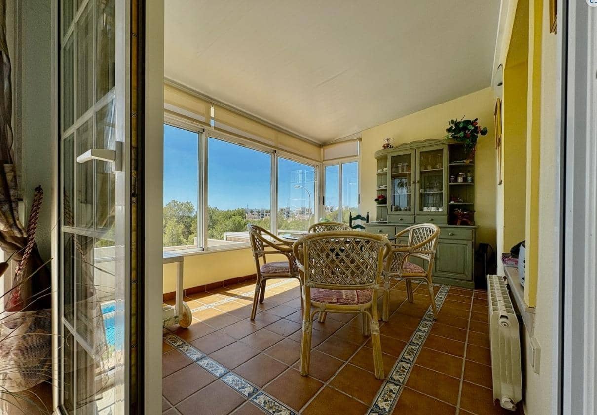 2 soverom Villa til salgs i Orihuela Costa med svømmebasseng garasje - € 435 000 (Ref: 9288229)