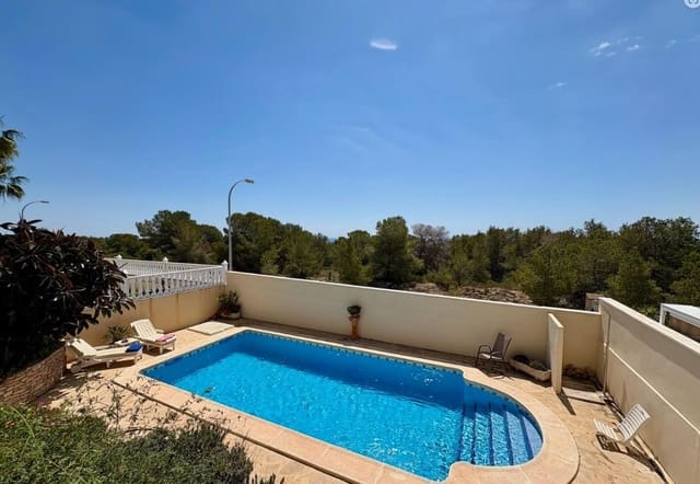 2 soverom Villa til salgs i Villamartin, Orihuela med svømmebasseng garasje - € 435 000 (Ref: 9288229)