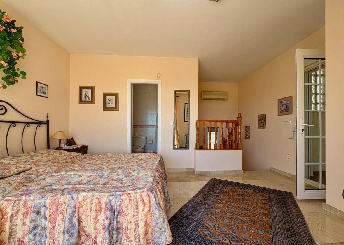 2 soverom Villa til salgs i Orihuela Costa med svømmebasseng garasje - € 435 000 (Ref: 9288229)