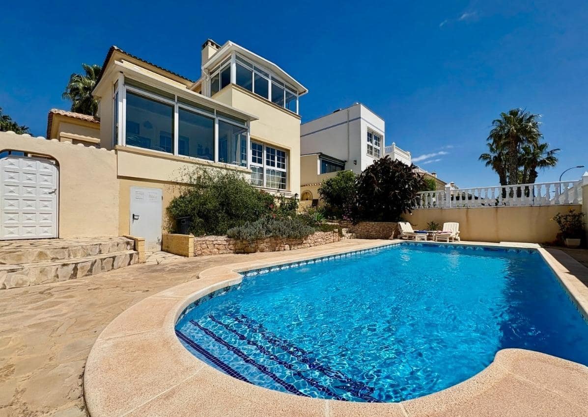 2 soverom Villa til salgs i Orihuela Costa med svømmebasseng garasje - € 435 000 (Ref: 9288229)