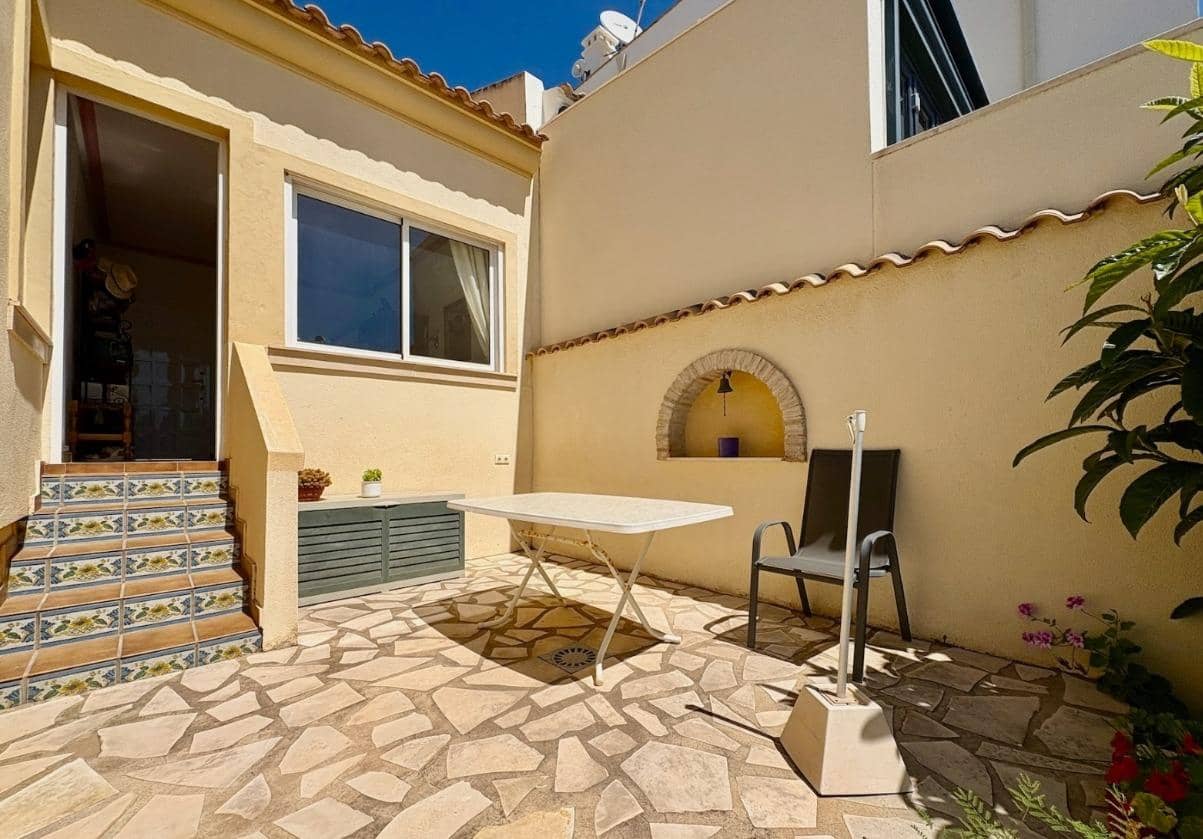 2 soverom Villa til salgs i Orihuela Costa med svømmebasseng garasje - € 435 000 (Ref: 9288229)