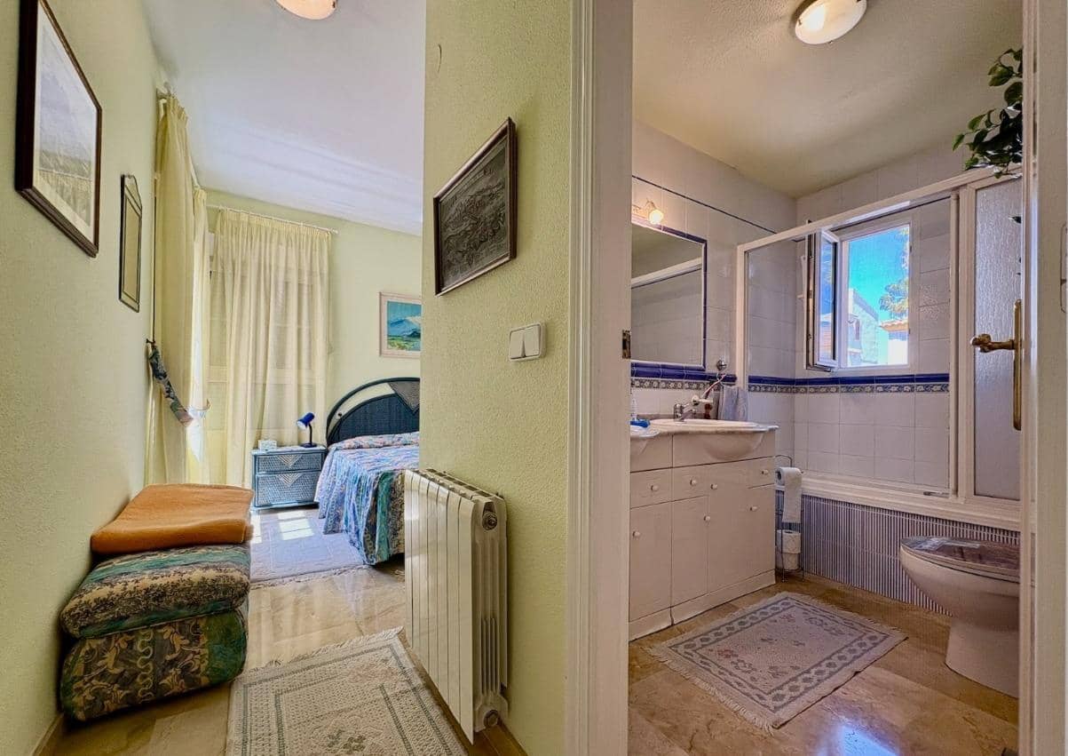 2 soverom Villa til salgs i Orihuela Costa med svømmebasseng garasje - € 435 000 (Ref: 9288229)