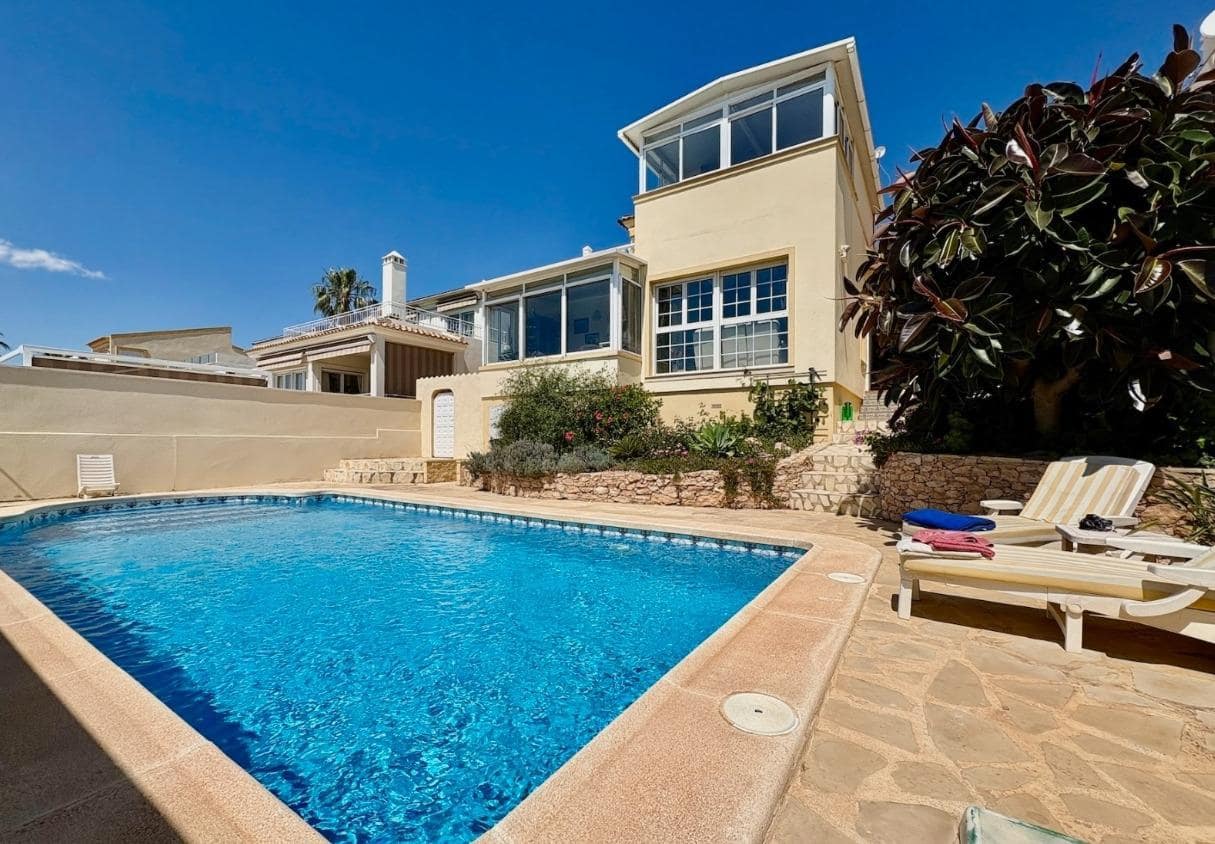 2 soverom Villa til salgs i Orihuela Costa med svømmebasseng garasje - € 435 000 (Ref: 9288229)