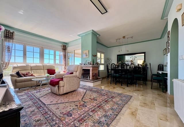 2 soverom Villa til salgs i Villamartin, Orihuela med svømmebasseng garasje - € 435 000 (Ref: 9288229)