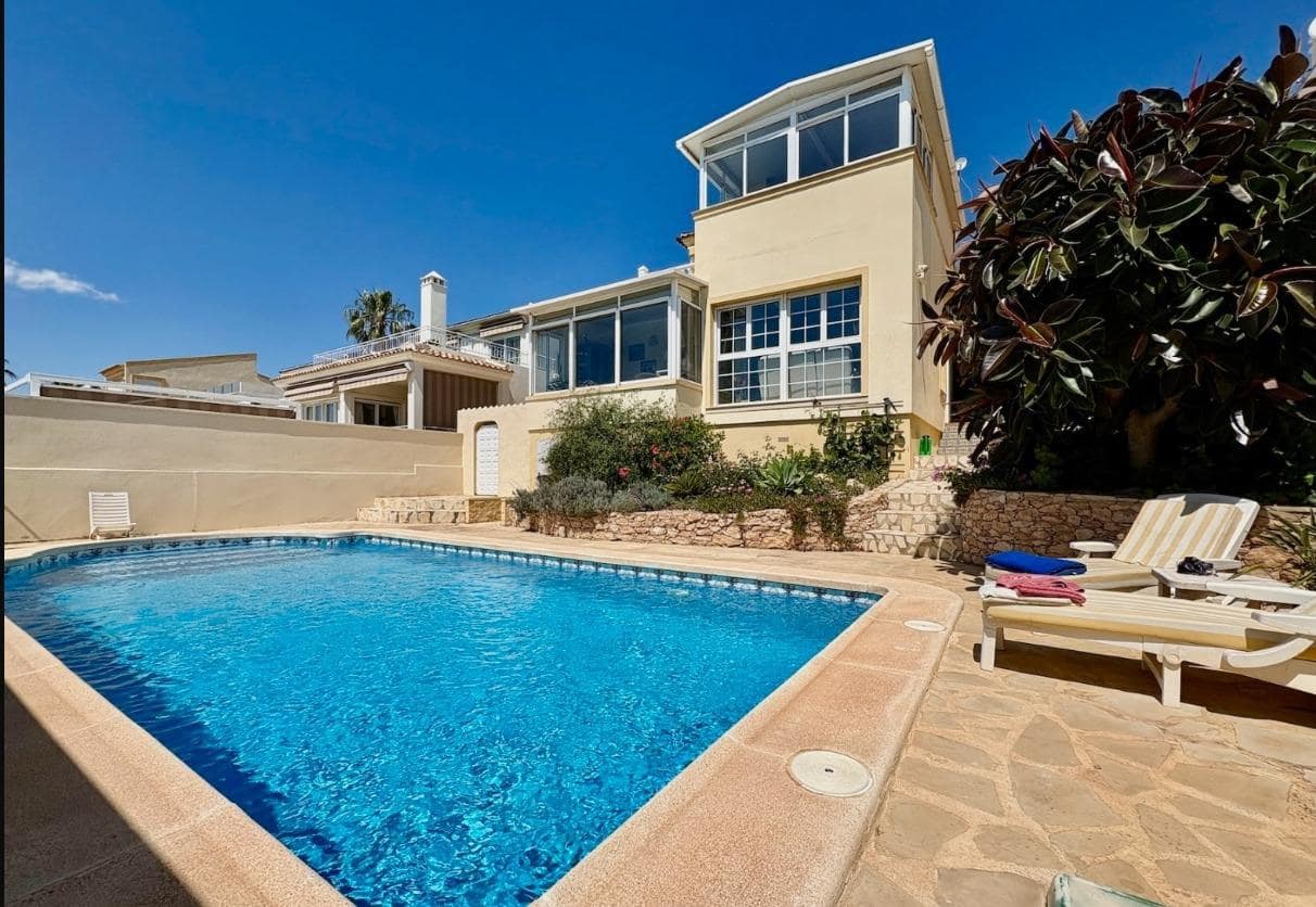 2 soverom Villa til salgs i Orihuela Costa med svømmebasseng garasje - € 435 000 (Ref: 9288229)