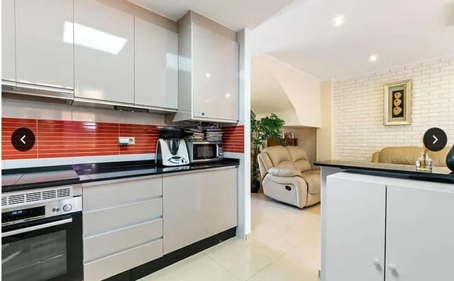 3 quarto Moradia em Banda para venda em Aguas Nuevas, Torrevieja com piscina - 329 000 € (Ref: 9306359)