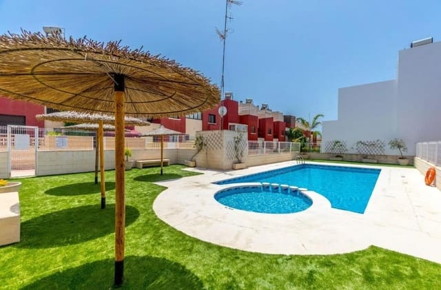 3 quarto Moradia em Banda para venda em Aguas Nuevas, Torrevieja com piscina - 329 000 € (Ref: 9306359)