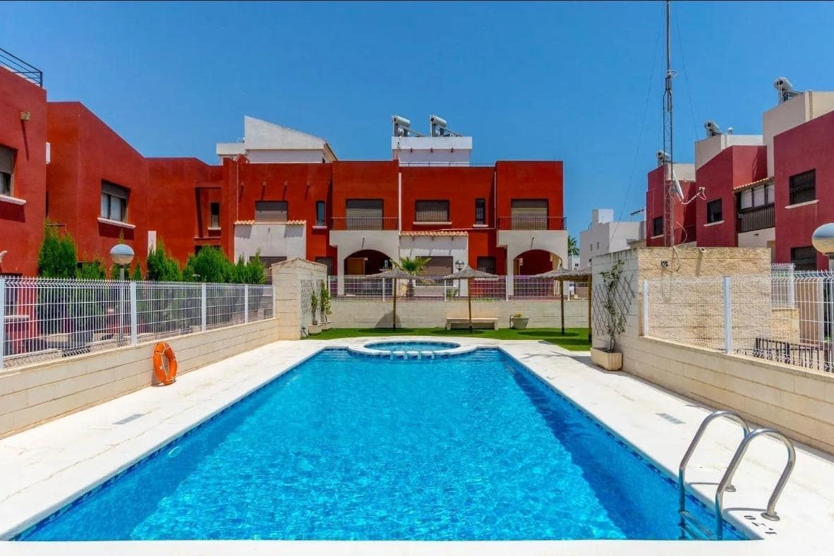 3 soverom Rekkehus til salgs i Aguas Nuevas med svømmebasseng - € 329 000 (Ref: 9306359)