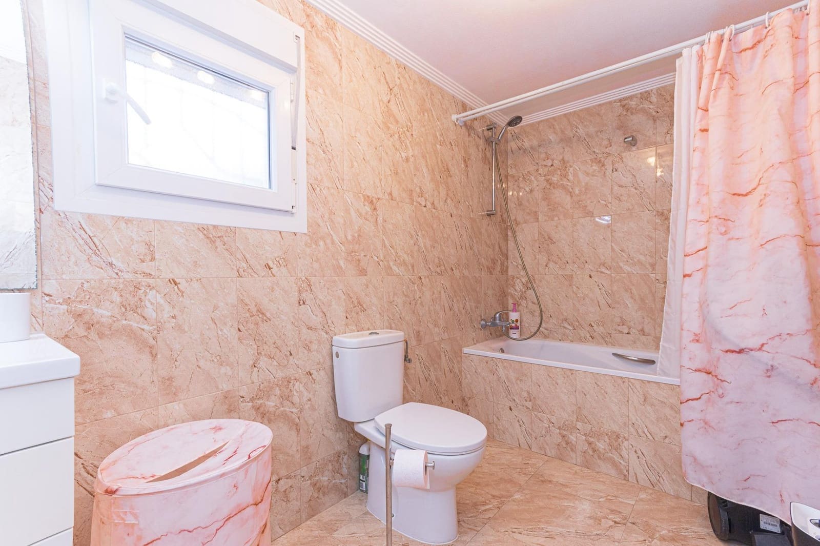 6 sypialnia Willa na sprzedaż w Torrevieja z basenem garażem - 930 000 € (Ref: 9318019)