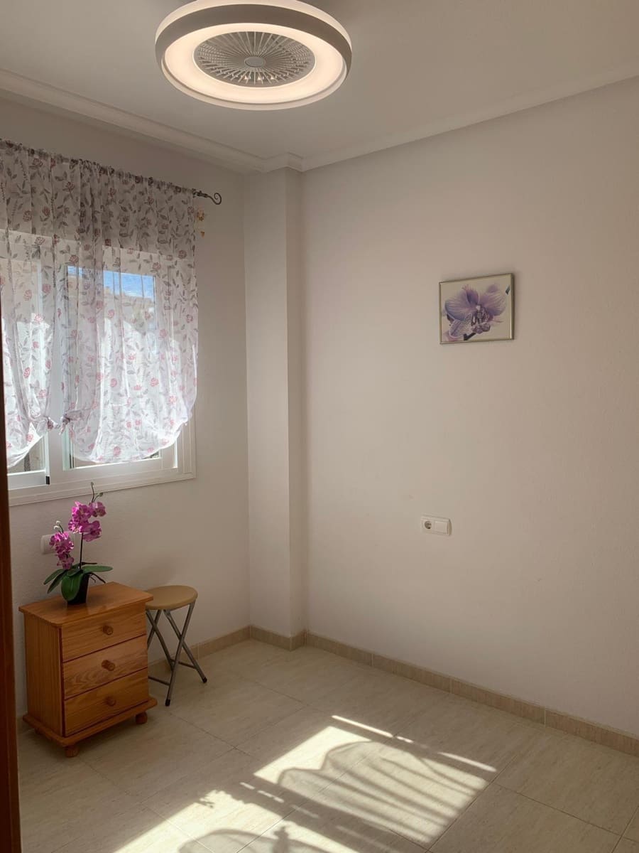 2 slaapkamer Appartement te koop in Torrevieja met zwembad - € 219.900 (Ref: 9322612)