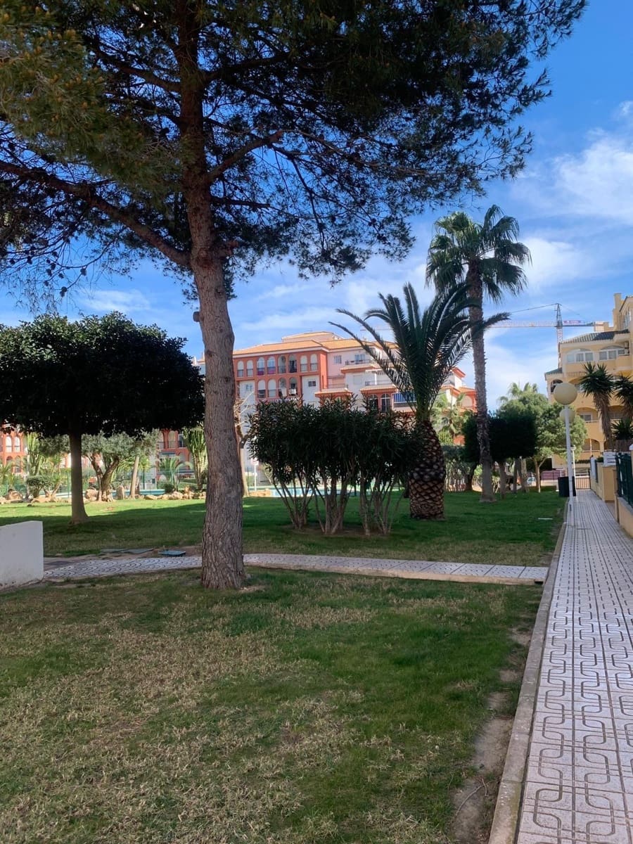 2 slaapkamer Appartement te koop in Torrevieja met zwembad - € 219.900 (Ref: 9322612)
