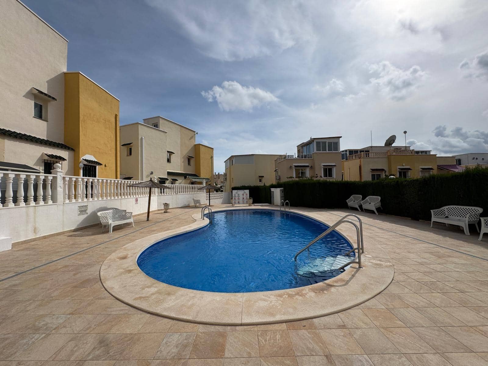 3 soverom Rekkehus til salgs i Los Altos med svømmebasseng - € 185 000 (Ref: 9322614)