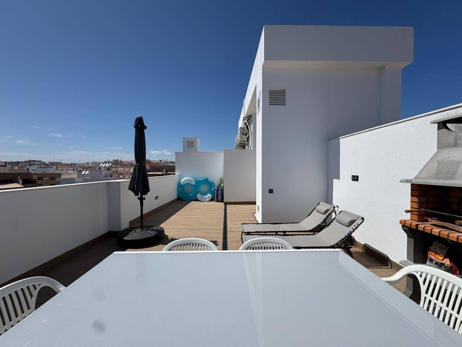 2 quarto Penthouse para venda em Torrevieja com piscina - 390 000 € (Ref: 9322621)