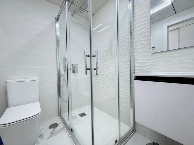 2 quarto Penthouse para venda em Playa del Cura, Torrevieja com piscina - 390 000 € (Ref: 9322621)