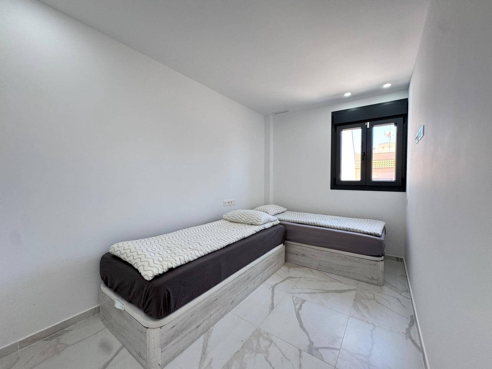 2 quarto Penthouse para venda em Torrevieja com piscina - 390 000 € (Ref: 9322621)