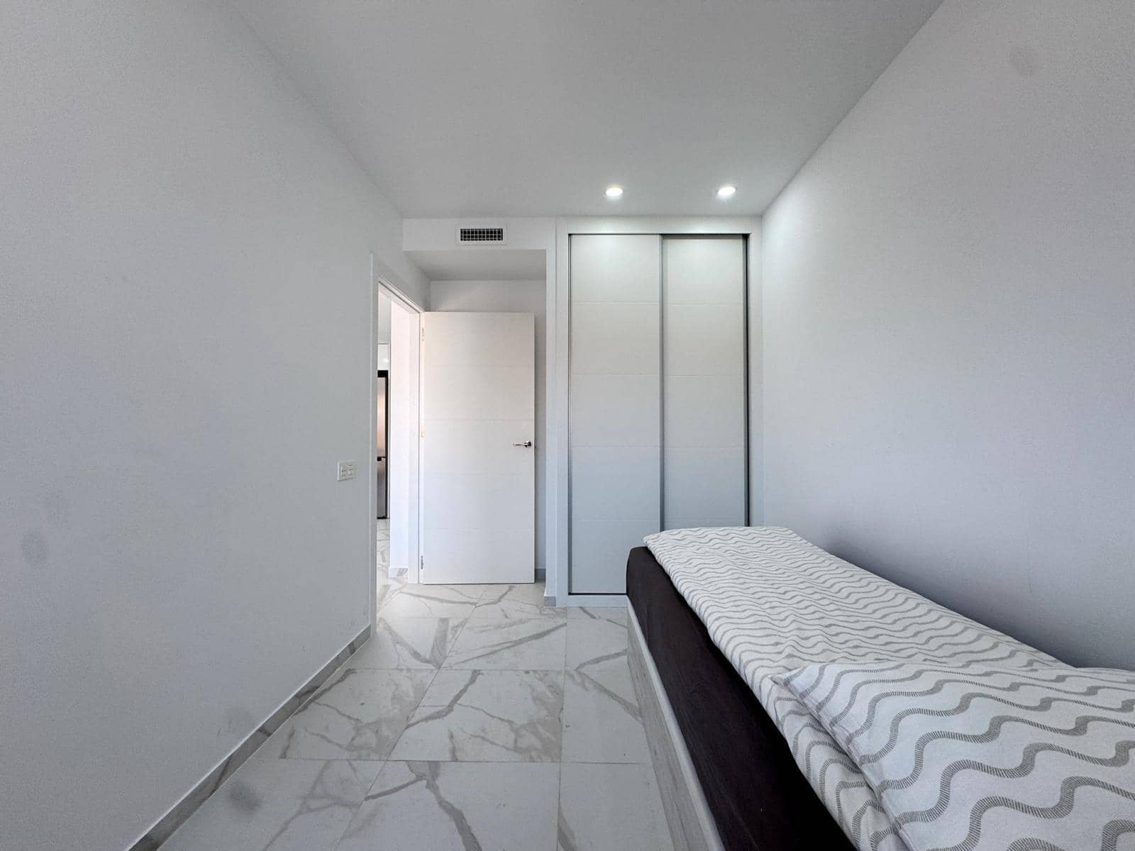 2 quarto Penthouse para venda em Torrevieja com piscina - 390 000 € (Ref: 9322621)