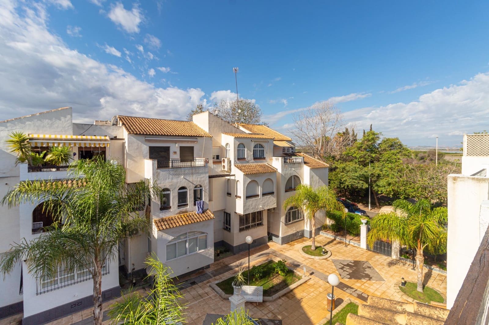 1 soveværelse Penthouse til salg i Torrevieja med swimmingpool - € 123.000 (Ref: 9326654)