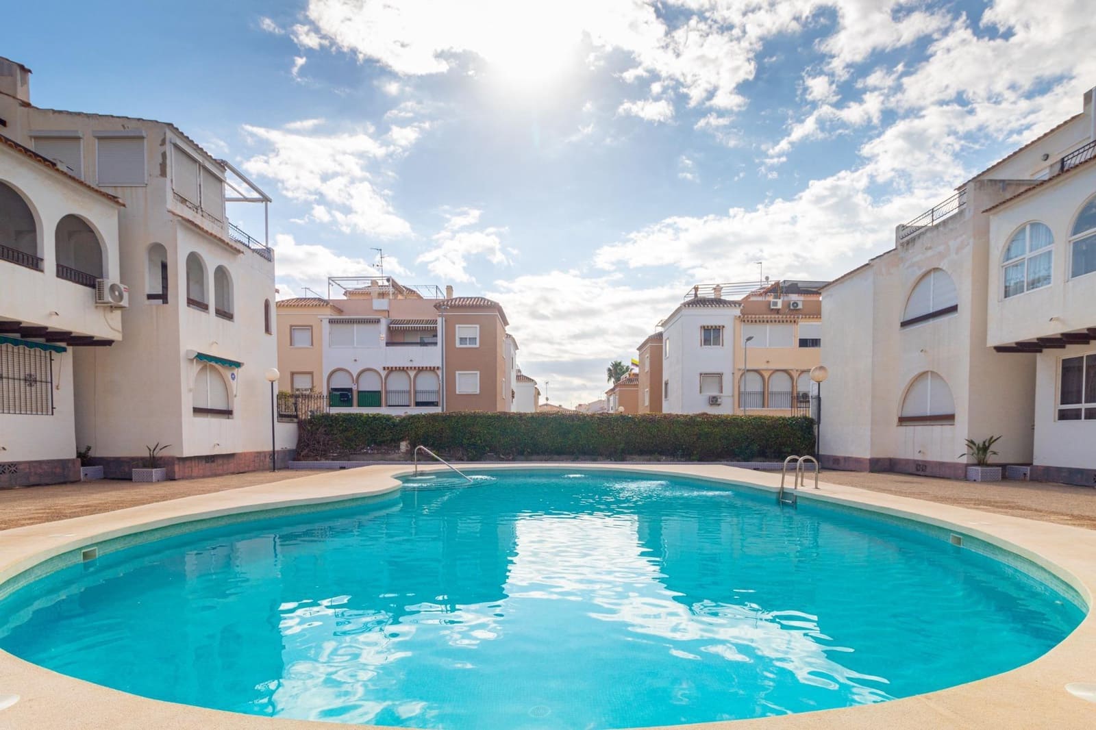 1 soveværelse Penthouse til salg i Torrevieja med swimmingpool - € 123.000 (Ref: 9326654)