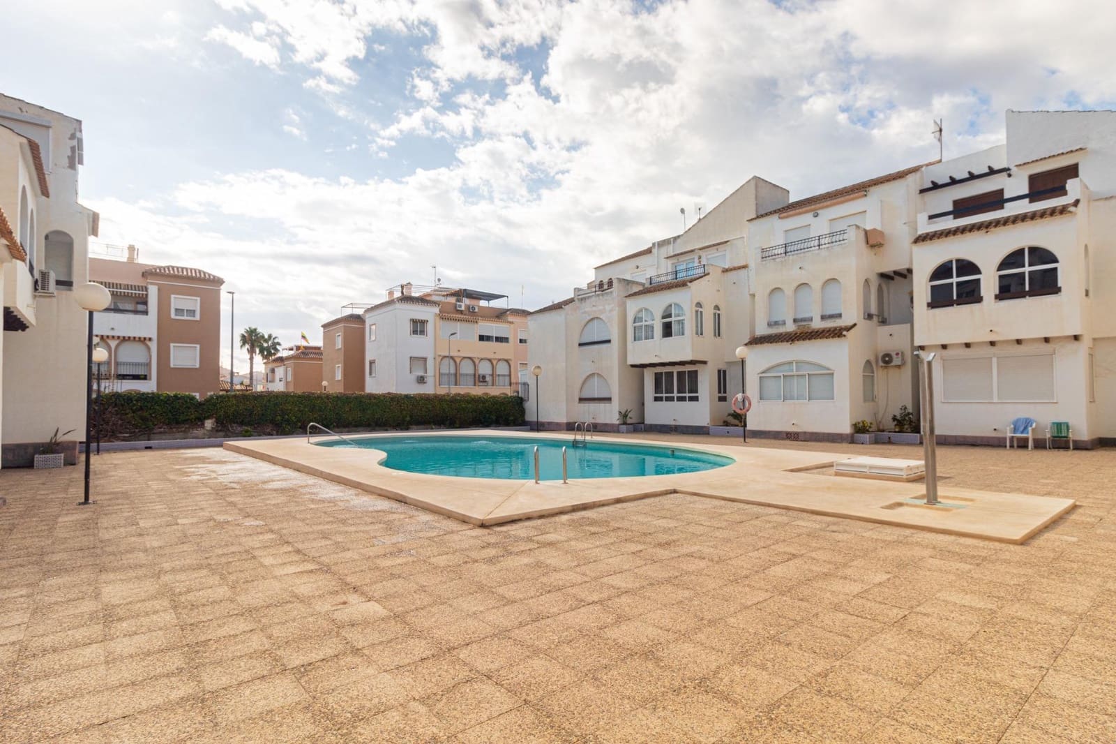 1 soveværelse Penthouse til salg i Torrevieja med swimmingpool - € 123.000 (Ref: 9326654)