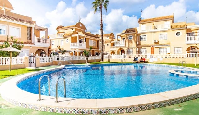 3 soverom Kjedet enebolig til salgs i La Zenia, Orihuela med svømmebasseng - € 225 000 (Ref: 9338491)