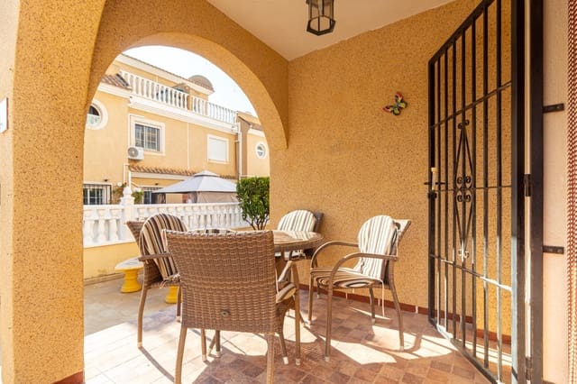 3 soverom Kjedet enebolig til salgs i La Zenia, Orihuela med svømmebasseng - € 225 000 (Ref: 9338491)