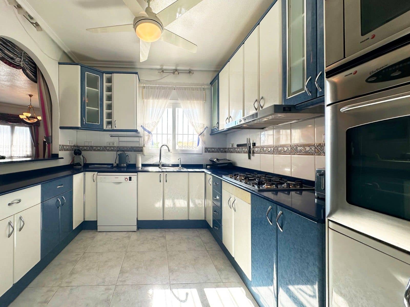 3 chambre Villa/Maison à vendre à Playa Flamenca avec piscine garage - 420 000 € (Ref: 9347657)