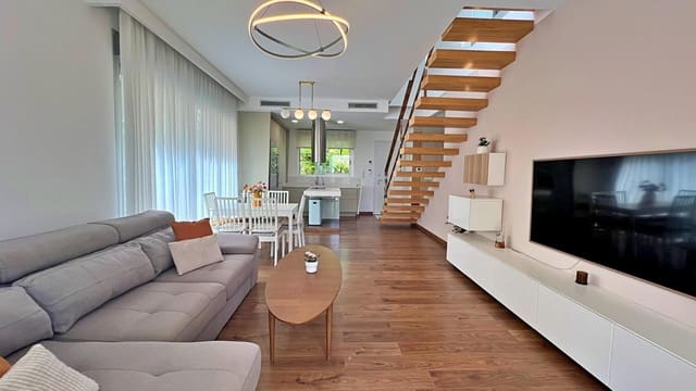 3 soverom Villa til salgs i Pueblo Latino, Pilar de la Horadada med svømmebasseng - € 545 000 (Ref: 9357161)