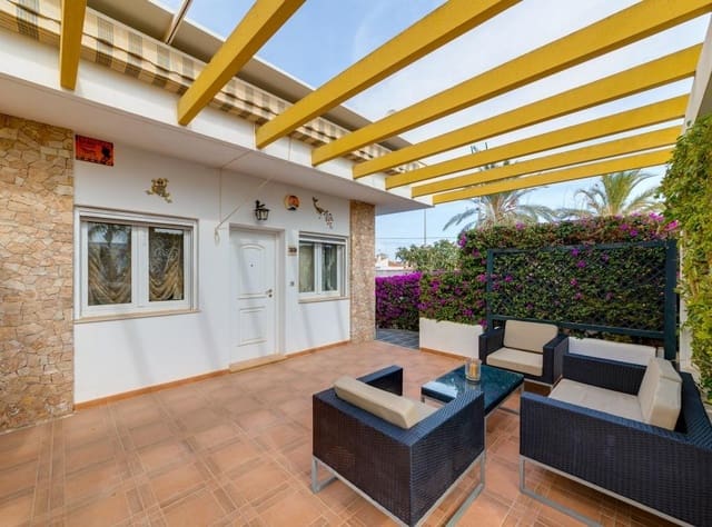 2 soverom Hus til salgs i Mil Palmeras, Pilar de la Horadada med svømmebasseng - € 234 900 (Ref: 9376796)