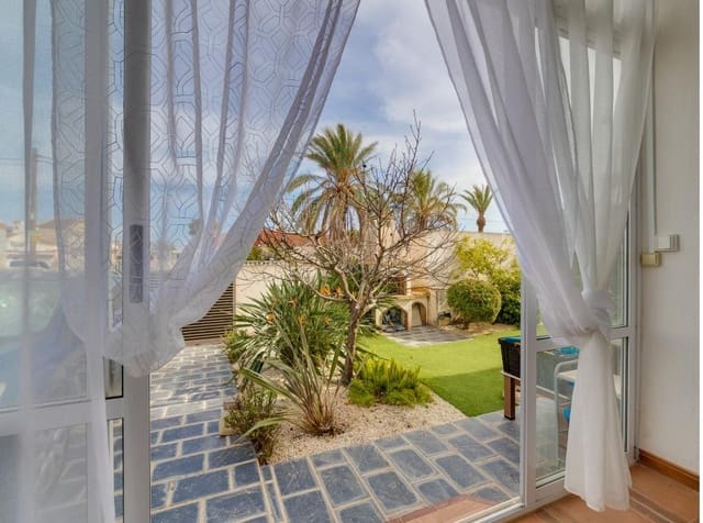 2 soverom Hus til salgs i Mil Palmeras, Pilar de la Horadada med svømmebasseng - € 234 900 (Ref: 9376796)