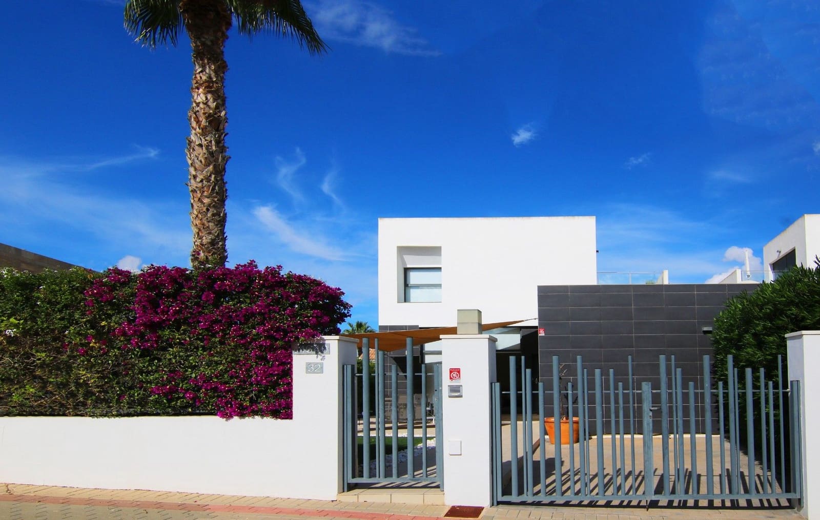3 bedroom Villa for sale in Algorfa with pool - € 300,000 (Ref: 9377911)