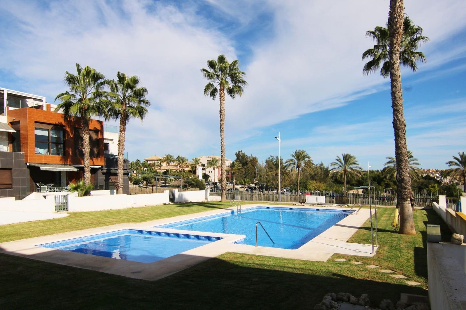 3 bedroom Villa for sale in Algorfa with pool - € 300,000 (Ref: 9377911)