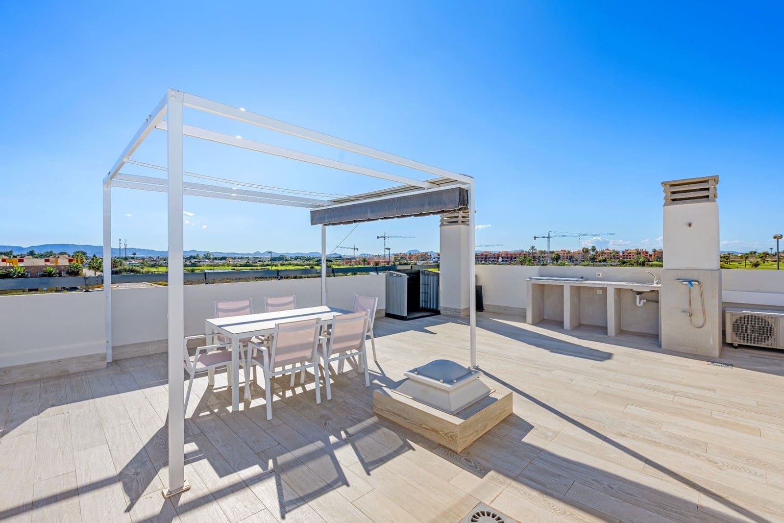 4 chambre Villa/Maison à vendre à Los Alcazares avec piscine garage - 649 000 € (Ref: 9377913)