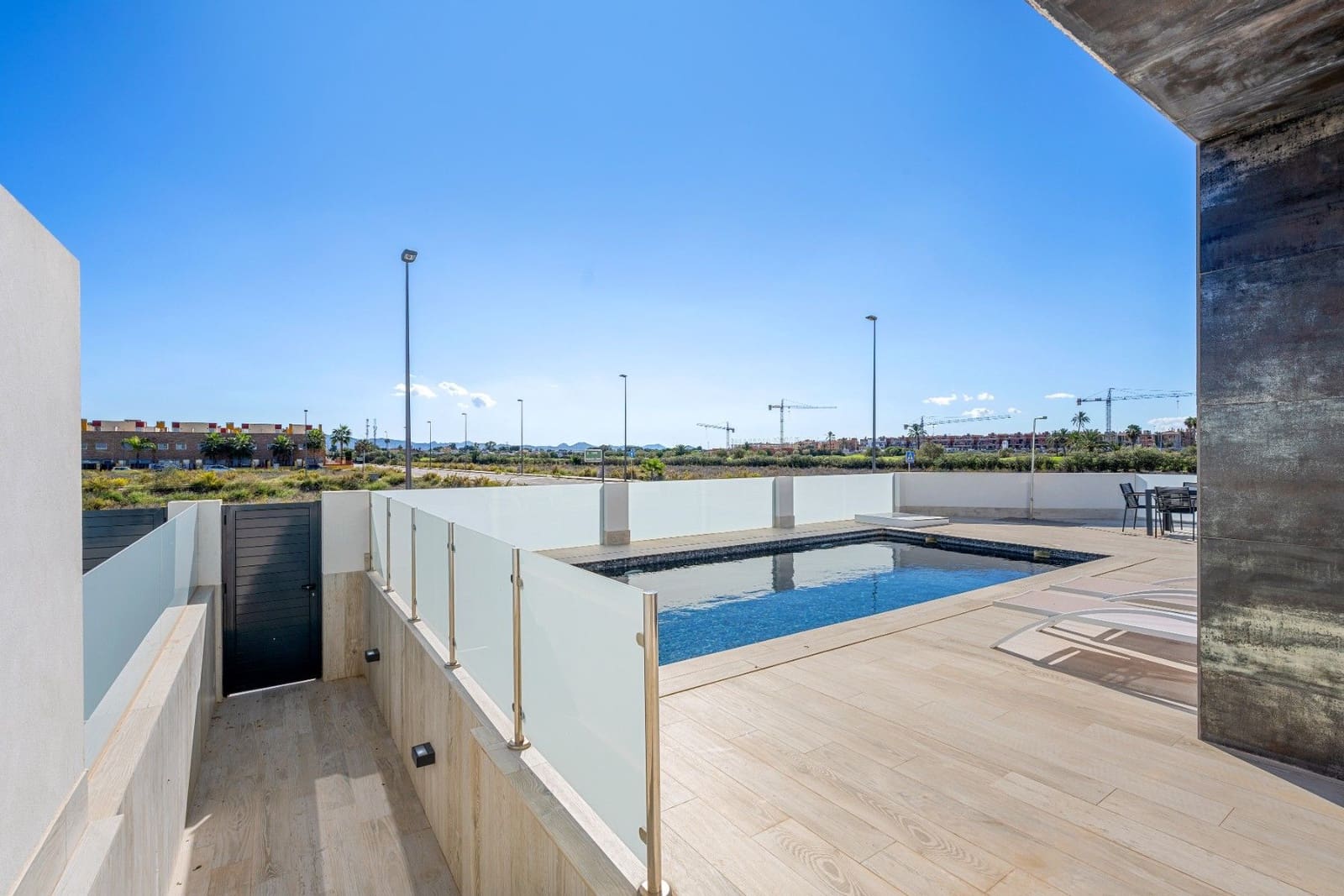 4 chambre Villa/Maison à vendre à Los Alcazares avec piscine garage - 649 000 € (Ref: 9377913)