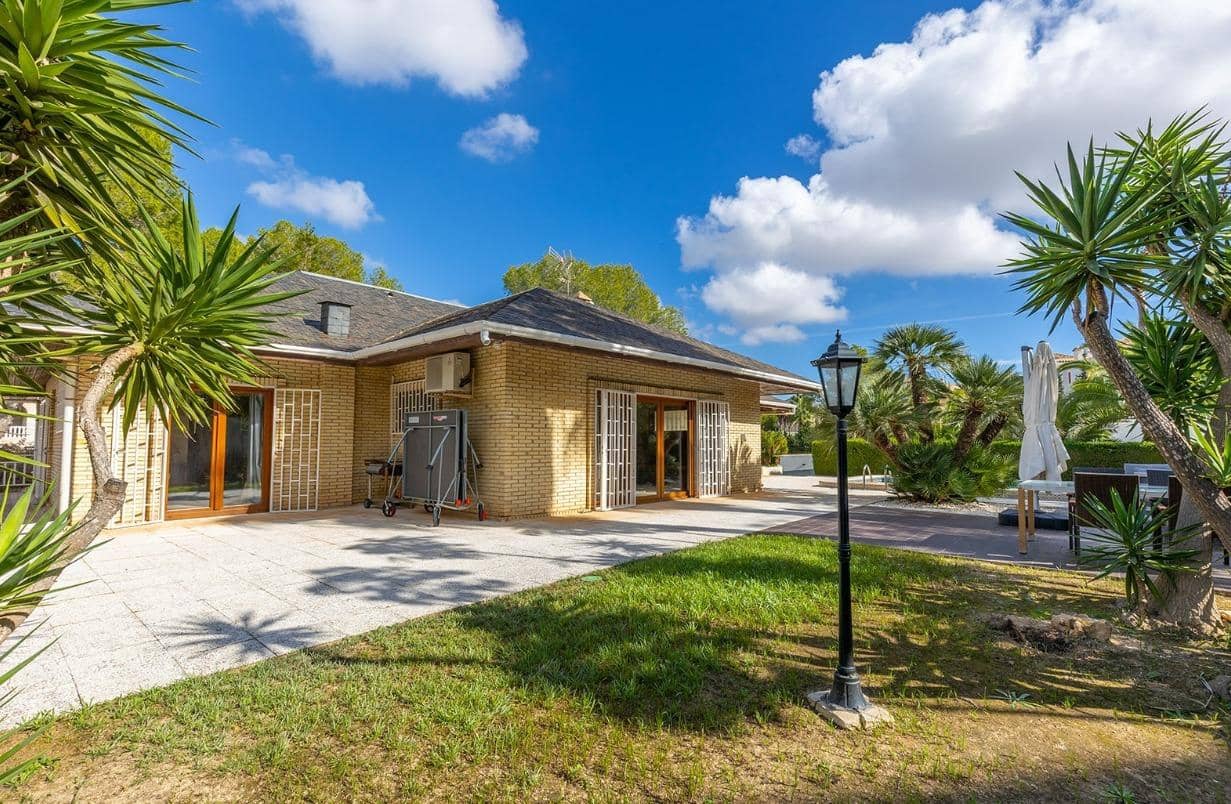 5 soverom Villa til salgs i Filipinas - € 670 000 (Ref: 9408037)