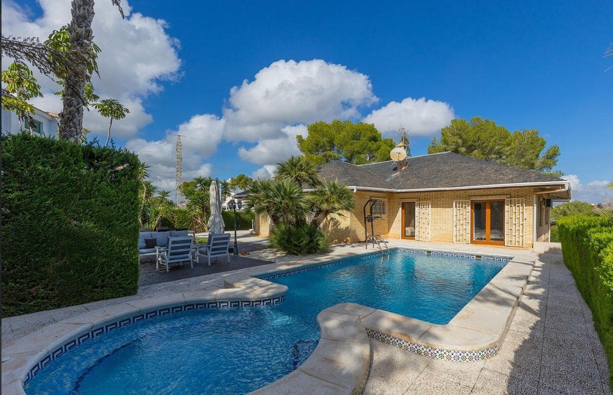 5 soverom Villa til salgs i Filipinas - € 670 000 (Ref: 9408037)