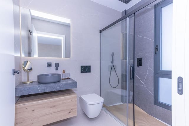 Chalet de 3 habitaciones en Aguas Nuevas, Torrevieja en venta con piscina garaje - 595.000 € (Ref: 9408040)