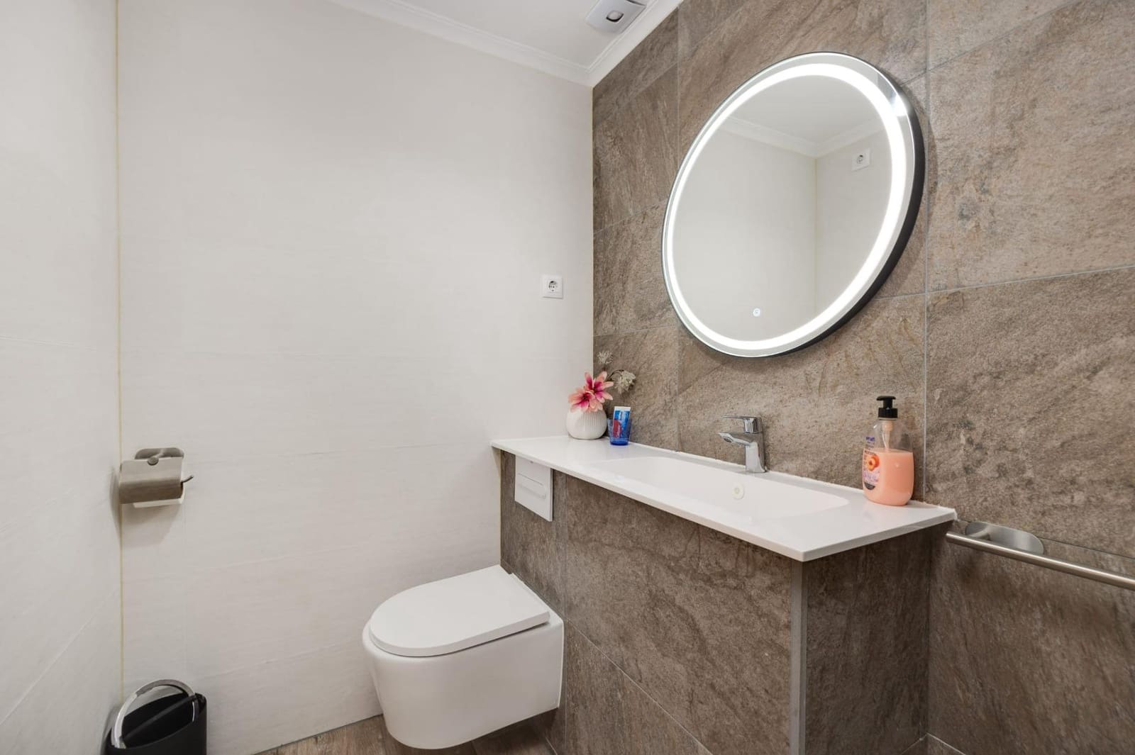 1 makuuhuone Huoneisto myytävänä paikassa Torrevieja mukana uima-altaan - 124 900 € (Ref: 9413995)