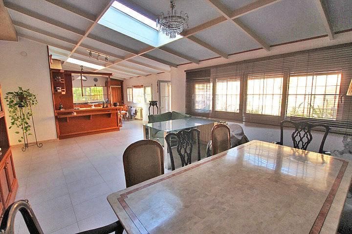 Chalet de 6 habitaciones en La Siesta en venta con piscina garaje - 440.000 € (Ref: 9416058)