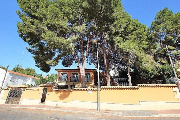 Chalet de 6 habitaciones en La Siesta en venta con piscina garaje - 440.000 € (Ref: 9416058)