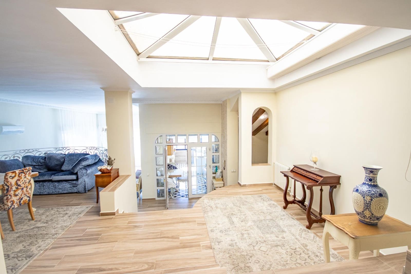 5 sypialnia Willa na sprzedaż w Campoamor z basenem garażem - 990 000 € (Ref: 9416059)