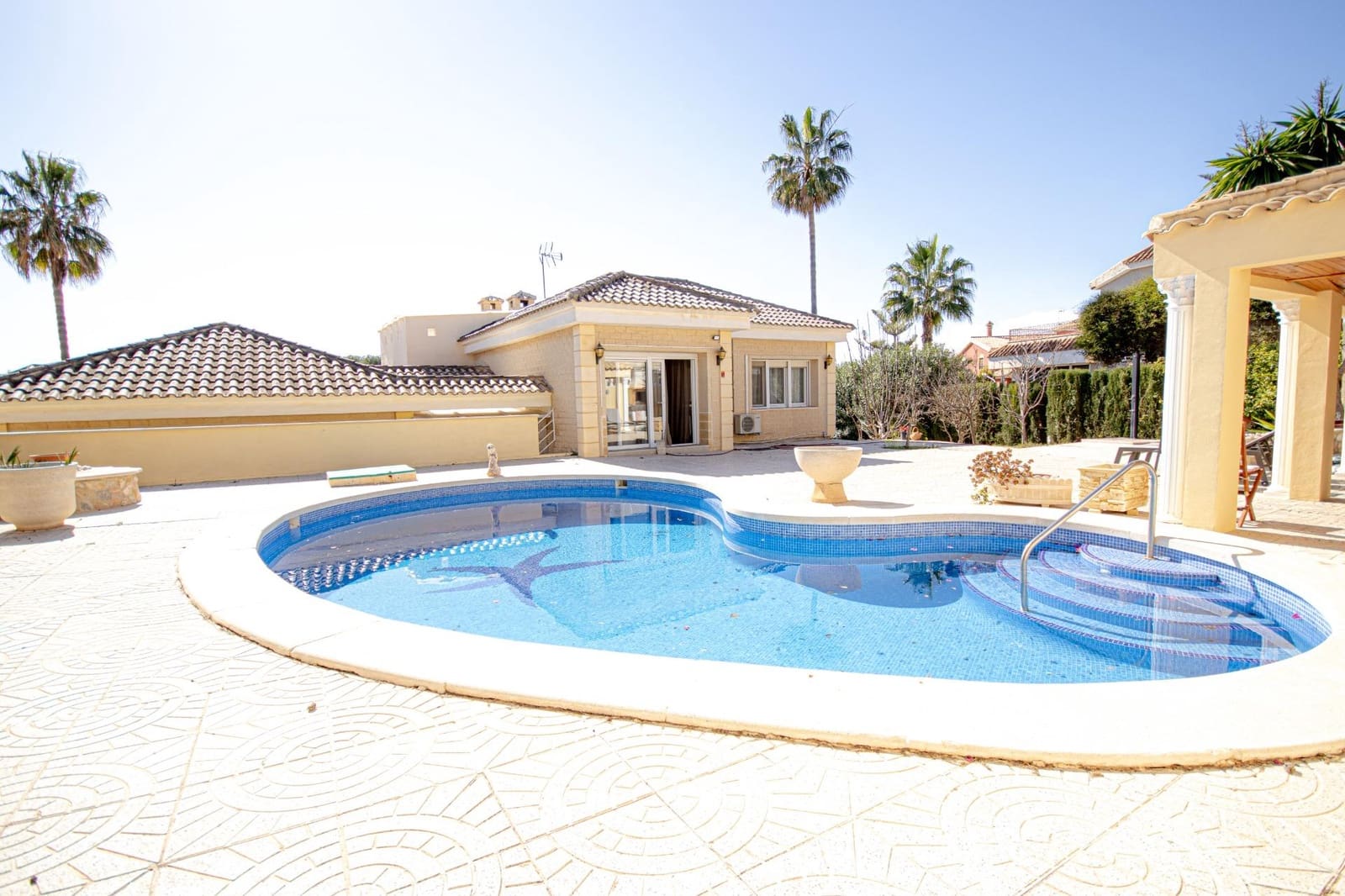 5 sypialnia Willa na sprzedaż w Campoamor z basenem garażem - 990 000 € (Ref: 9416059)