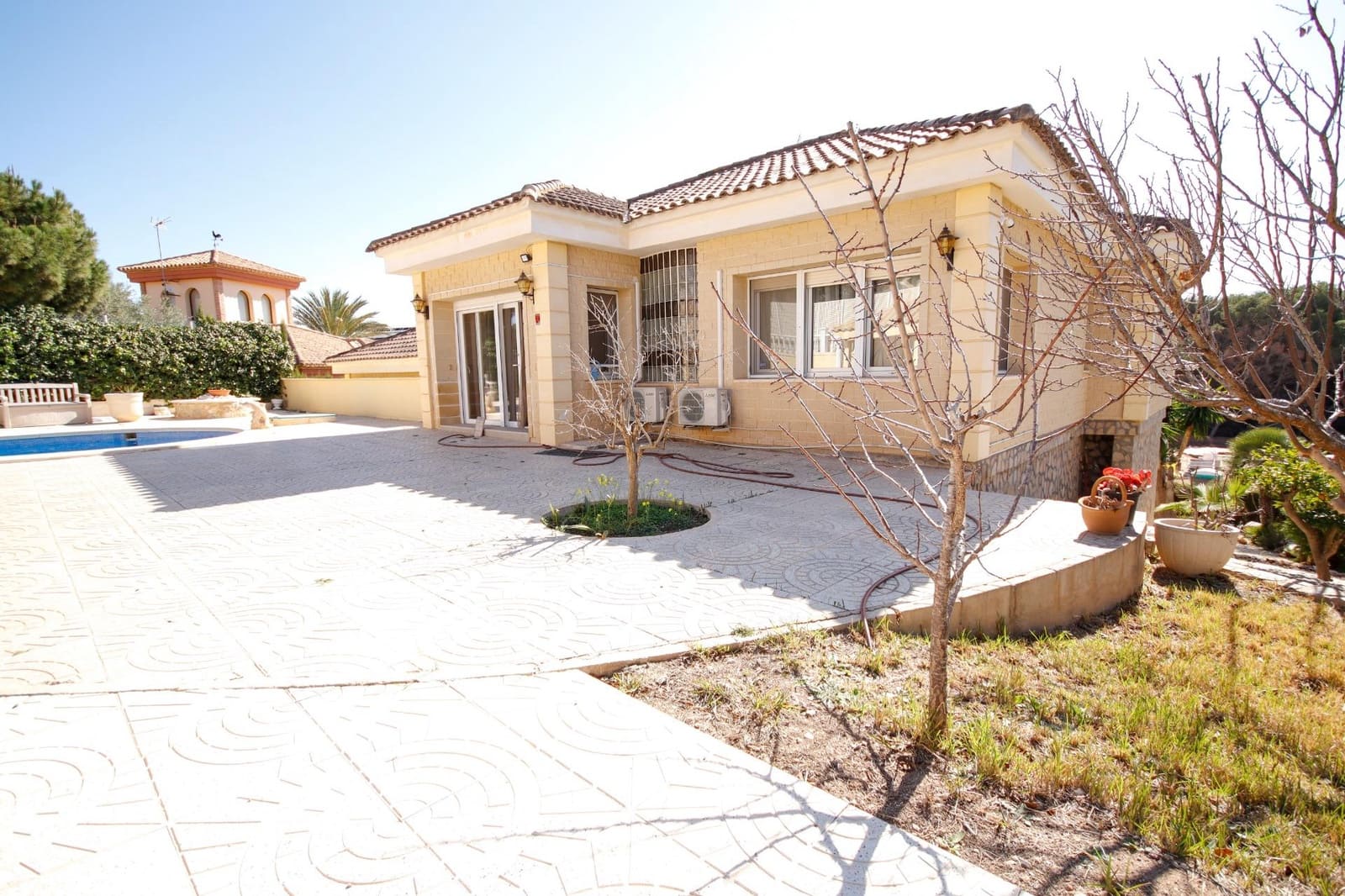 5 sypialnia Willa na sprzedaż w Campoamor z basenem garażem - 990 000 € (Ref: 9416059)