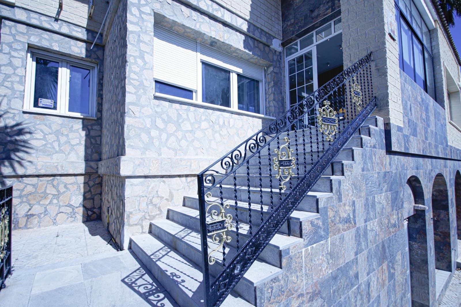 5 sypialnia Willa na sprzedaż w Campoamor z basenem garażem - 990 000 € (Ref: 9416059)