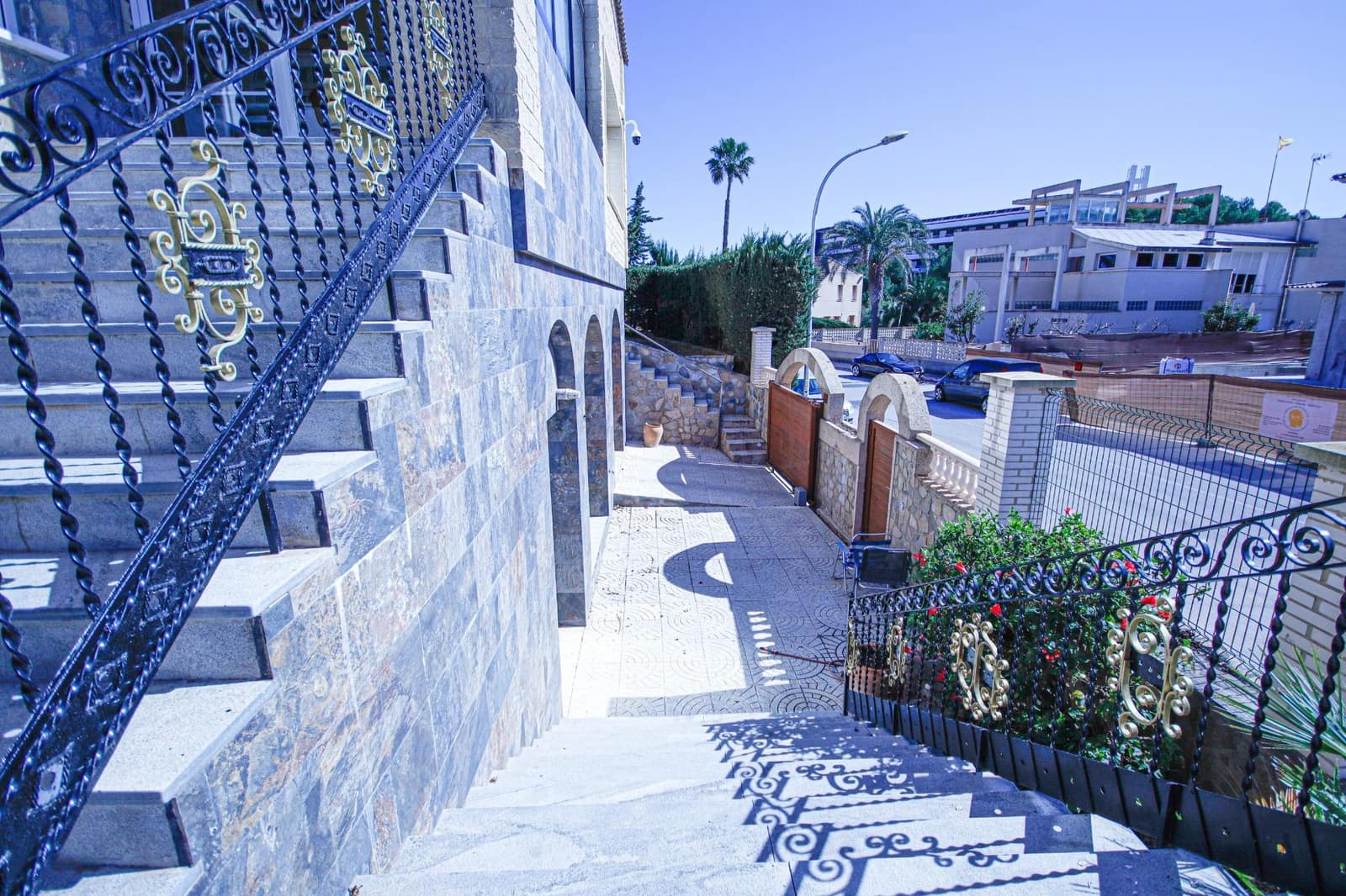 5 sypialnia Willa na sprzedaż w Campoamor z basenem garażem - 990 000 € (Ref: 9416059)