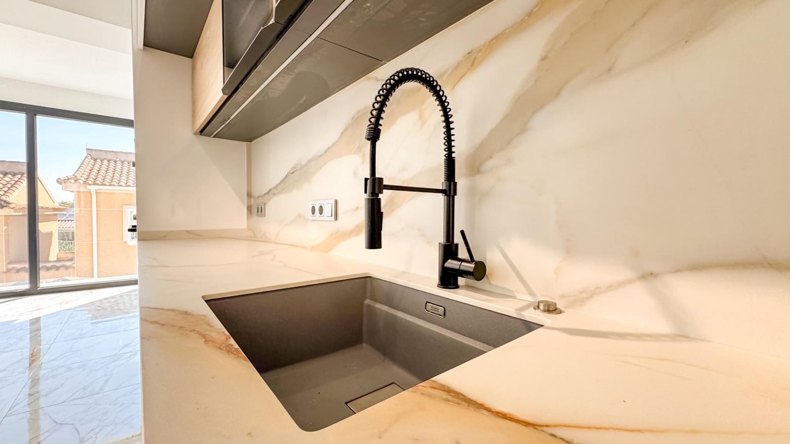 4 slaapkamer Villa te koop in Torrevieja met zwembad garage - € 995.000 (Ref: 9420017)